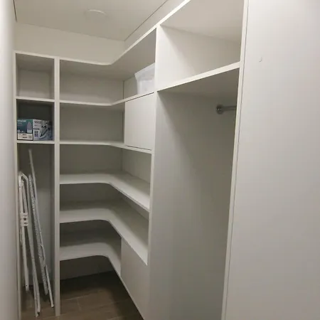 Warmzy - Modern 2 With Free Parking Apartment *