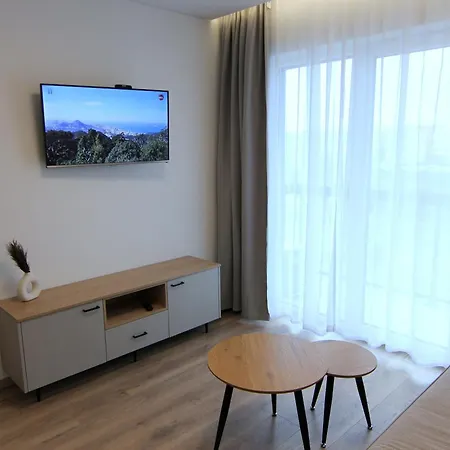 Warmzy - Modern 2 With Free Parking Apartment