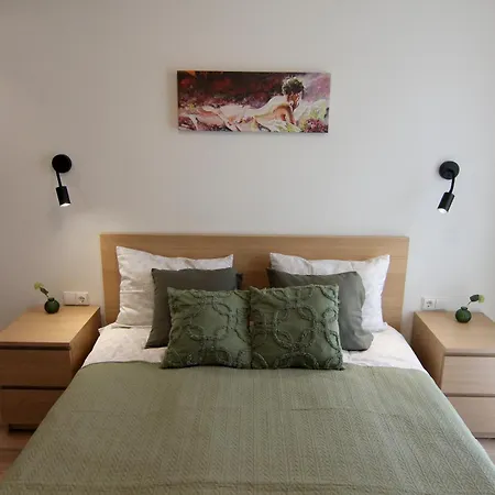 Apartment Warmzy - Modern 2 With Free Parking