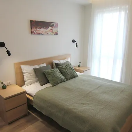 Apartment Warmzy - Modern 2 With Free Parking *