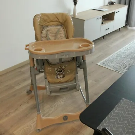 Warmzy - Modern 2 With Free Parking Apartment *