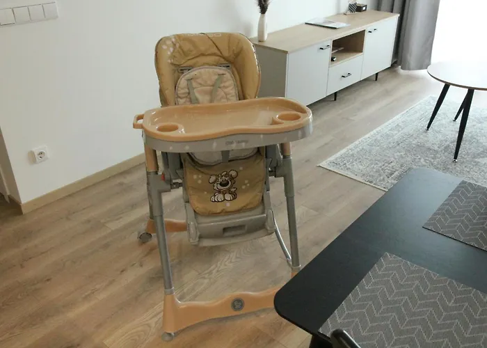 Warmzy - Modern 2 With Free Parking Апартаменти *